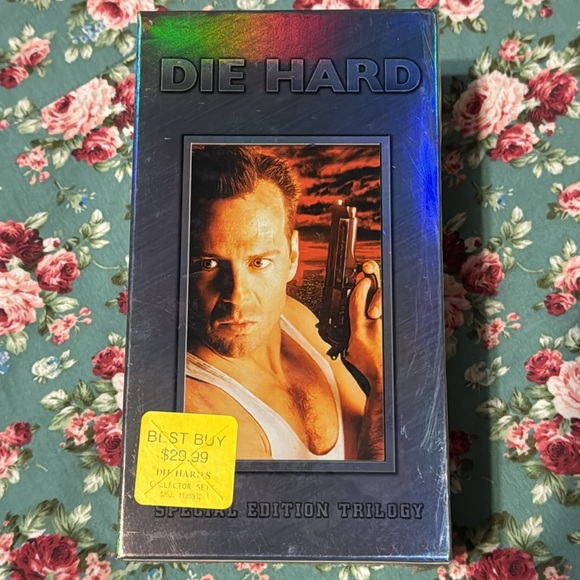 📼 DIE HARD _ SPECIAL EDITION TRILOGY Sealed, unopened VHS tapes. Movies 🍿 💫 - Picture 7 of 7